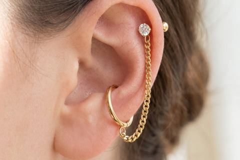 Piercing Helix con Catena