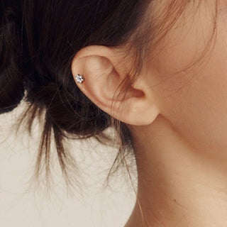 Titanium Labret Push-In Flower Zirconia Silver