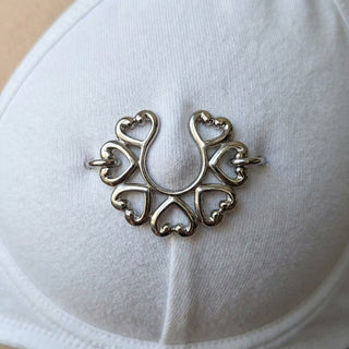 Fake Nipple Piercing Hearts Silver Bendable – getragen