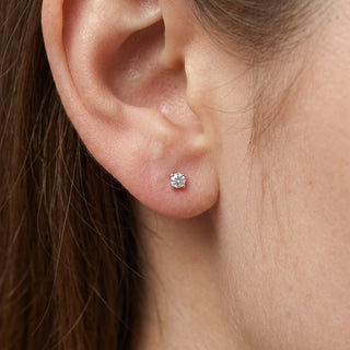 Titanium Earring Round Crystal Four Prong