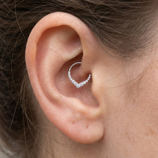 Titanium Ring Triangle Zirconia Clicker – getragen