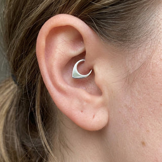 Titanium Ring Teardrop Clicker – getragen