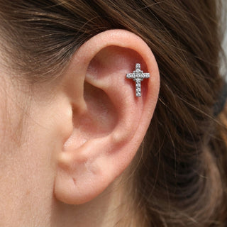 Titanium Top Cross With Clear Stones Internally Threaded – getragen