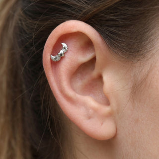 Titanium Labret Heart Angel Wings Internally Threaded – getragen