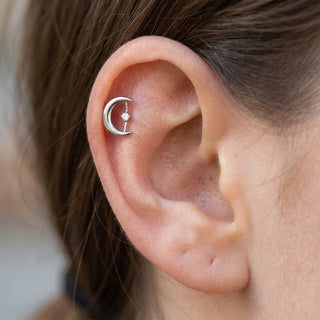 Titanium Top Crescent Moon With Stone Internally Threaded – getragen
