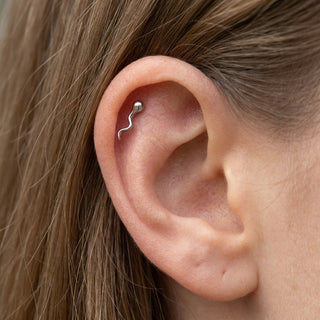 Titanium Labret Snake Internally Threaded – getragen