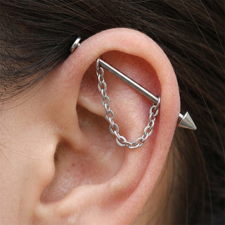 Titanium Labret Spike with Chain – getragen