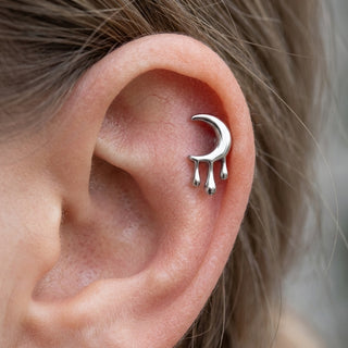 Titanium Labret Moon Tear Internally Threaded – getragen
