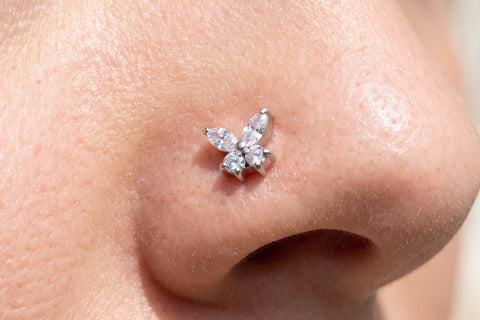 Schmetterling Nasenpiercing