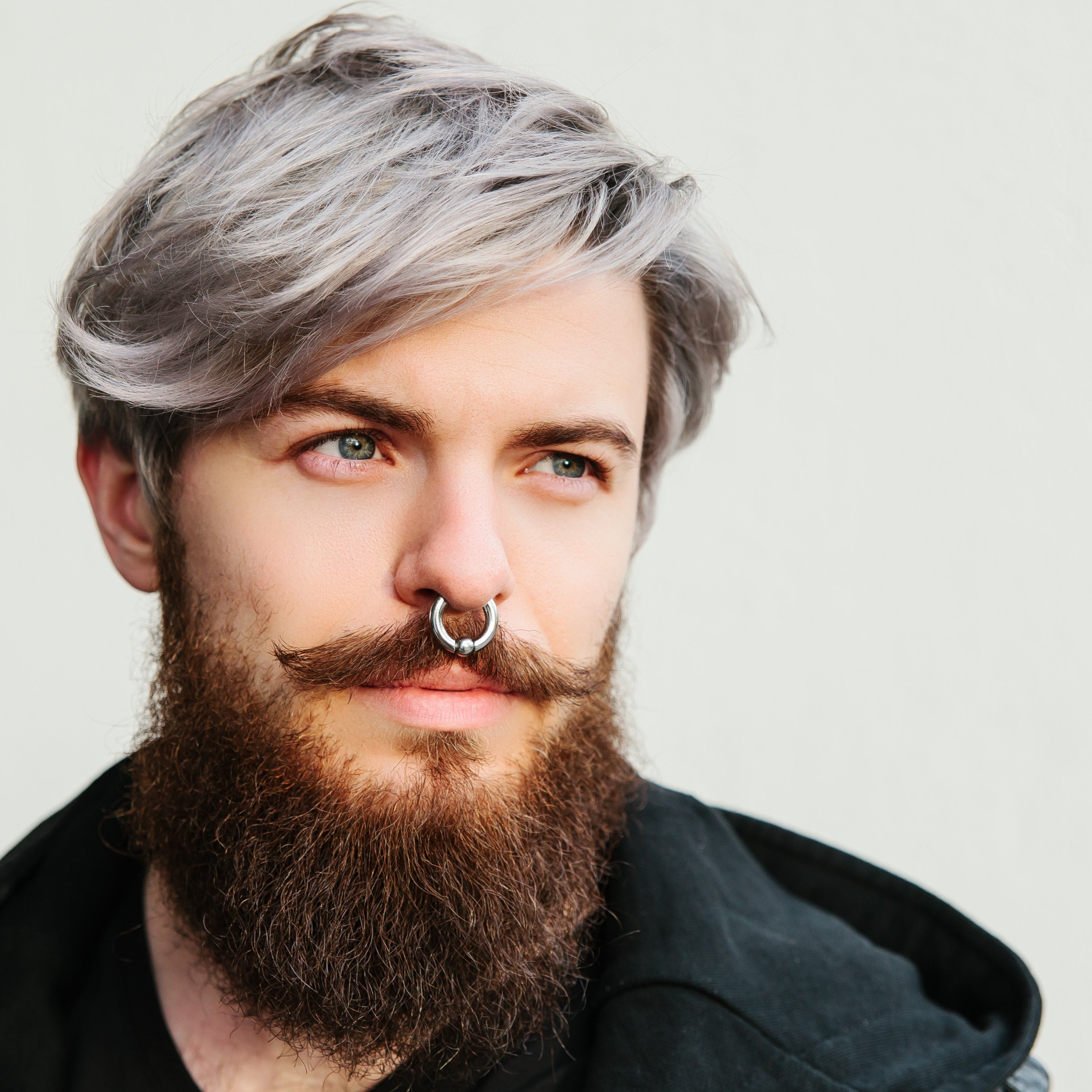 Techniken zum Erweitern des Septum-Piercings